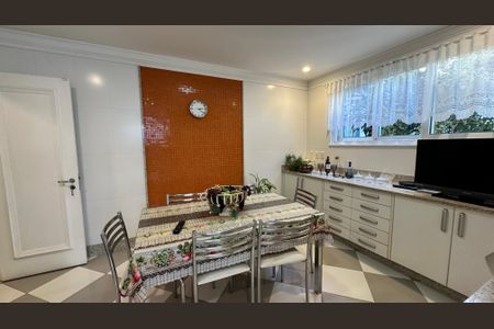 Casa à venda com 508m², 4 quartos e 5 vagas Casa à venda com 508m², 4 quartos e 5 vagasCozinha