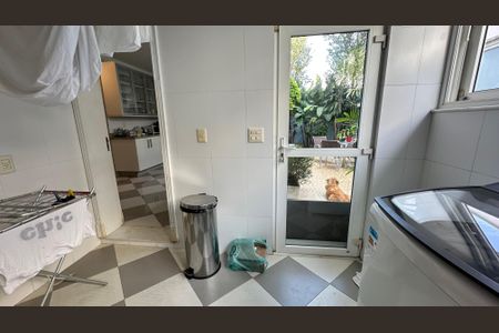 Casa à venda com 508m², 4 quartos e 5 vagas Casa à venda com 508m², 4 quartos e 5 vagasÁrea de Serviço