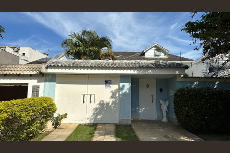 Casa à venda com 508m², 4 quartos e 5 vagas Casa à venda com 508m², 4 quartos e 5 vagasFachada