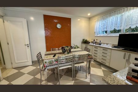 Casa à venda com 508m², 4 quartos e 5 vagas Casa à venda com 508m², 4 quartos e 5 vagasCozinha