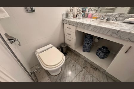 Casa à venda com 508m², 4 quartos e 5 vagas Casa à venda com 508m², 4 quartos e 5 vagasBanheiro Social