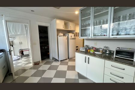 Casa à venda com 508m², 4 quartos e 5 vagas Casa à venda com 508m², 4 quartos e 5 vagasCozinha