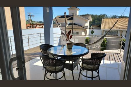 Casa de condomínio à venda com 389m², 4 quartos e 5 vagas Casa de condomínio à venda com 389m², 4 quartos e 5 vagasVaranda