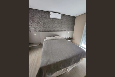 Casa de condomínio à venda com 389m², 4 quartos e 5 vagas Casa de condomínio à venda com 389m², 4 quartos e 5 vagasQuarto