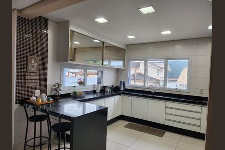 Casa de condomínio à venda com 389m², 4 quartos e 5 vagas Casa de condomínio à venda com 389m², 4 quartos e 5 vagasCozinha