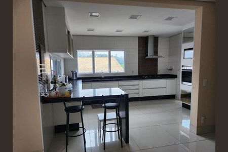 Casa de condomínio à venda com 389m², 4 quartos e 5 vagas Casa de condomínio à venda com 389m², 4 quartos e 5 vagasCozinha