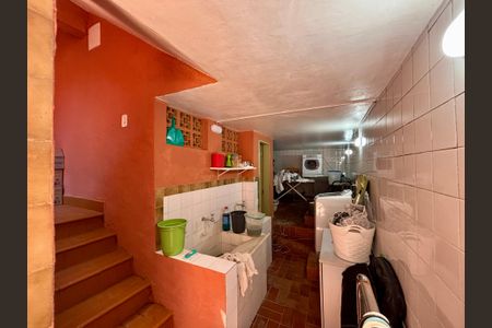 Casa à venda com 246m², 6 quartos e 3 vagas Casa à venda com 246m², 6 quartos e 3 vagasÁrea de Serviço