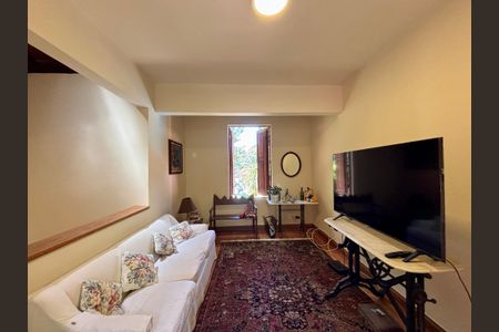 Casa à venda com 246m², 6 quartos e 3 vagas Casa à venda com 246m², 6 quartos e 3 vagasSala 2