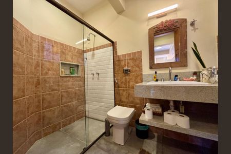 Casa à venda com 246m², 6 quartos e 3 vagas Casa à venda com 246m², 6 quartos e 3 vagasBanheiro 1