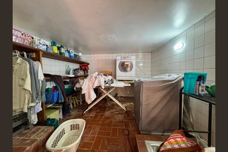 Casa à venda com 246m², 6 quartos e 3 vagas Casa à venda com 246m², 6 quartos e 3 vagasQuarto de Serviço
