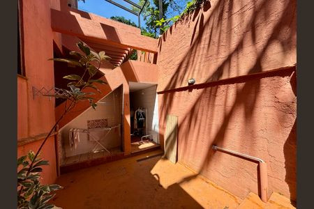 Casa à venda com 246m², 6 quartos e 3 vagas Casa à venda com 246m², 6 quartos e 3 vagasÁrea de Serviço