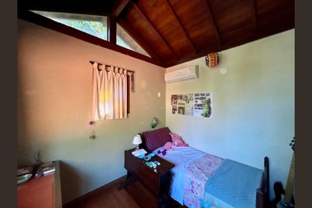 Casa à venda com 246m², 6 quartos e 3 vagas Casa à venda com 246m², 6 quartos e 3 vagasQuarto 2