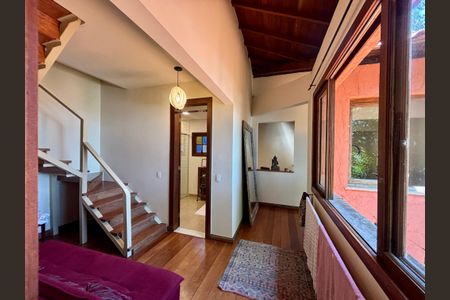 Casa à venda com 246m², 6 quartos e 3 vagas Casa à venda com 246m², 6 quartos e 3 vagasSala 2