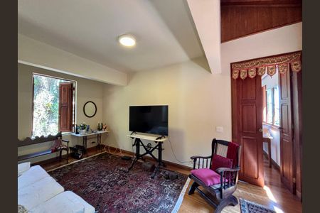Casa à venda com 246m², 6 quartos e 3 vagas Casa à venda com 246m², 6 quartos e 3 vagasSala 2