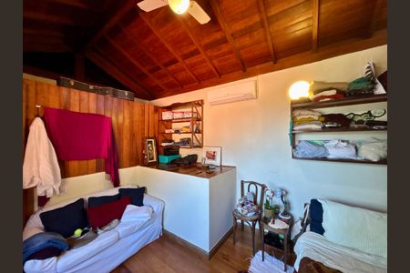 Casa à venda com 246m², 6 quartos e 3 vagas Casa à venda com 246m², 6 quartos e 3 vagasQuarto 3