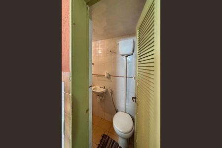 Casa à venda com 246m², 6 quartos e 3 vagas Casa à venda com 246m², 6 quartos e 3 vagasBanheiro de Serviço