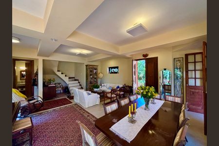 Casa à venda com 246m², 6 quartos e 3 vagas Casa à venda com 246m², 6 quartos e 3 vagasSala 1