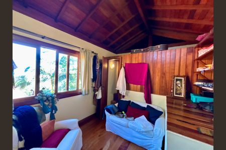 Casa à venda com 246m², 6 quartos e 3 vagas Casa à venda com 246m², 6 quartos e 3 vagasQuarto 3