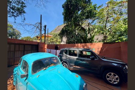 Casa à venda com 246m², 6 quartos e 3 vagas Casa à venda com 246m², 6 quartos e 3 vagasGaragem