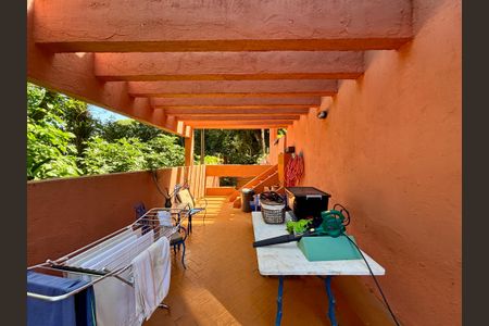Casa à venda com 246m², 6 quartos e 3 vagas Casa à venda com 246m², 6 quartos e 3 vagasÁrea de Serviço