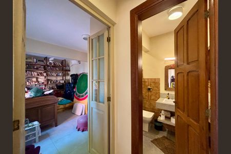 Casa à venda com 246m², 6 quartos e 3 vagas Casa à venda com 246m², 6 quartos e 3 vagasBanheiro 1