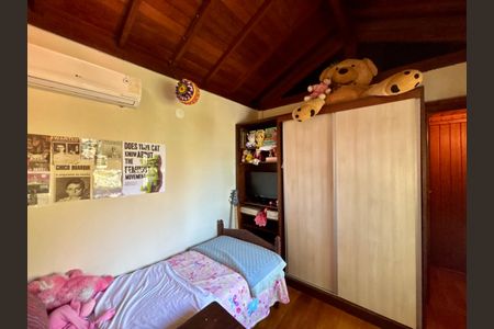 Casa à venda com 246m², 6 quartos e 3 vagas Casa à venda com 246m², 6 quartos e 3 vagasQuarto 2