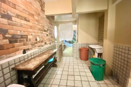 Casa à venda com 300m², 5 quartos e sem vagaÁrea de Serviço