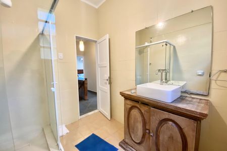 Casa à venda com 300m², 5 quartos e sem vagaBanheiro 2