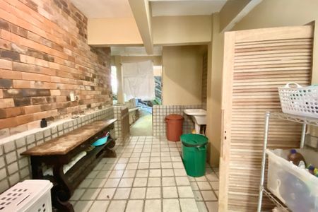 Casa à venda com 300m², 5 quartos e sem vagaÁrea de Serviço