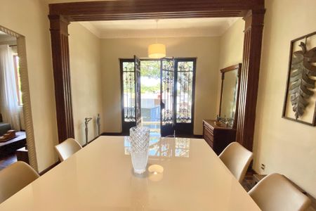 Casa à venda com 300m², 5 quartos e sem vagaSala 