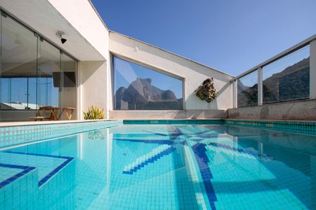 Apartamento à venda com 430m², 6 quartos e 2 vagasÁrea comum - Piscina