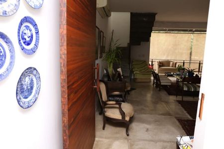Casa à venda com 315m², 4 quartos e 2 vagas