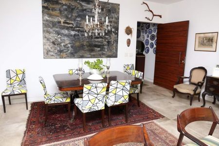 Casa à venda com 315m², 4 quartos e 2 vagas