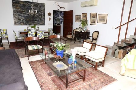 Casa à venda com 315m², 4 quartos e 2 vagas