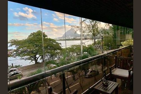 Apartamento à venda com 216m², 4 quartos e 2 vagas