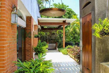 Casa à venda com 1028m², 4 quartos e 3 vagas
