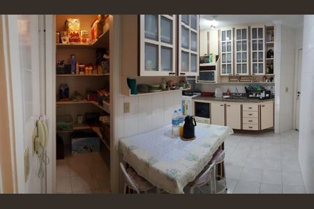Apartamento à venda com 123m², 4 quartos e 2 vagas Apartamento à venda com 123m², 4 quartos e 2 vagasCOZINHA