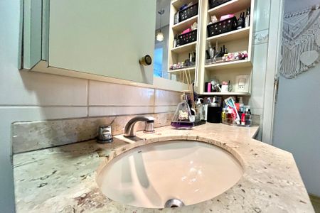 Apartamento à venda com 76m², 2 quartos e 1 vagaBanheiro Social