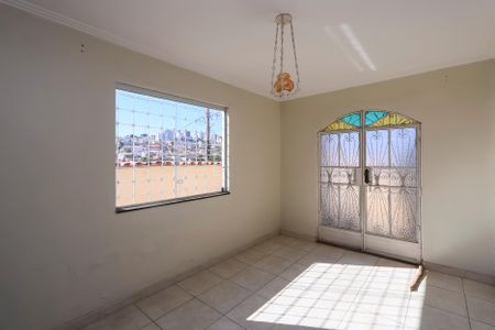 Casa à venda com 216m², 6 quartos e 3 vagas Casa à venda com 216m², 6 quartos e 3 vagasSala 2