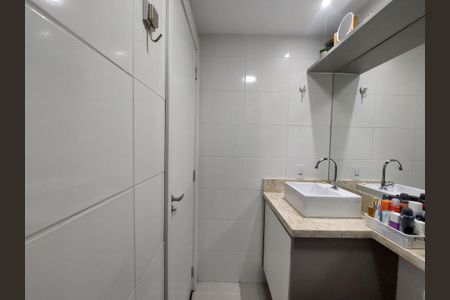 Apartamento à venda com 38m², 2 quartos e sem vaga Apartamento à venda com 38m², 2 quartos e sem vagaBanheiro Social