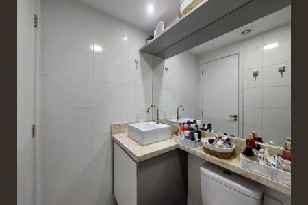 Apartamento à venda com 38m², 2 quartos e sem vaga Apartamento à venda com 38m², 2 quartos e sem vagaBanheiro Social
