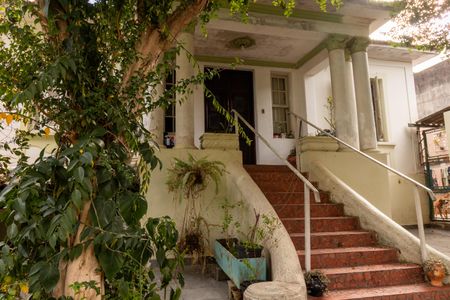 Casa à venda com 965m², 4 quartos e 4 vagas Casa à venda com 965m², 4 quartos e 4 vagasQuintal da Frente