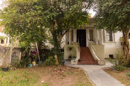 Casa à venda com 965m², 4 quartos e 4 vagas Casa à venda com 965m², 4 quartos e 4 vagasQuintal da Frente