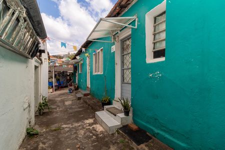 Casa à venda com 965m², 4 quartos e 4 vagas Casa à venda com 965m², 4 quartos e 4 vagasQuintal dos Fundos