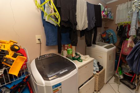 Casa à venda com 965m², 4 quartos e 4 vagas Casa à venda com 965m², 4 quartos e 4 vagasCasa 2 - Área de Serviço