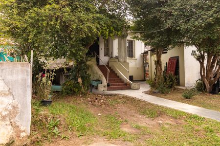 Casa à venda com 965m², 4 quartos e 4 vagas Casa à venda com 965m², 4 quartos e 4 vagasQuintal da Frente