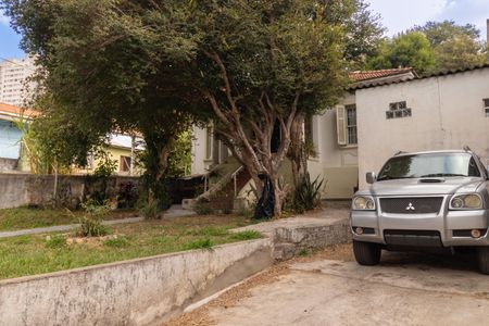 Casa à venda com 965m², 4 quartos e 4 vagas Casa à venda com 965m², 4 quartos e 4 vagasQuintal da Frente