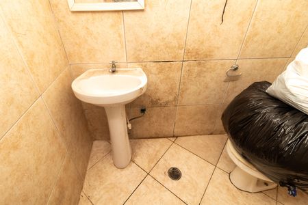 Casa à venda com 965m², 4 quartos e 4 vagas Casa à venda com 965m², 4 quartos e 4 vagasCasa 2 - Lavabo