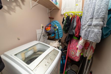 Casa à venda com 965m², 4 quartos e 4 vagas Casa à venda com 965m², 4 quartos e 4 vagasCasa 2 - Área de Serviço