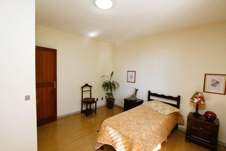 Casa à venda com 340m², 4 quartos e 2 vagasQuarto 2